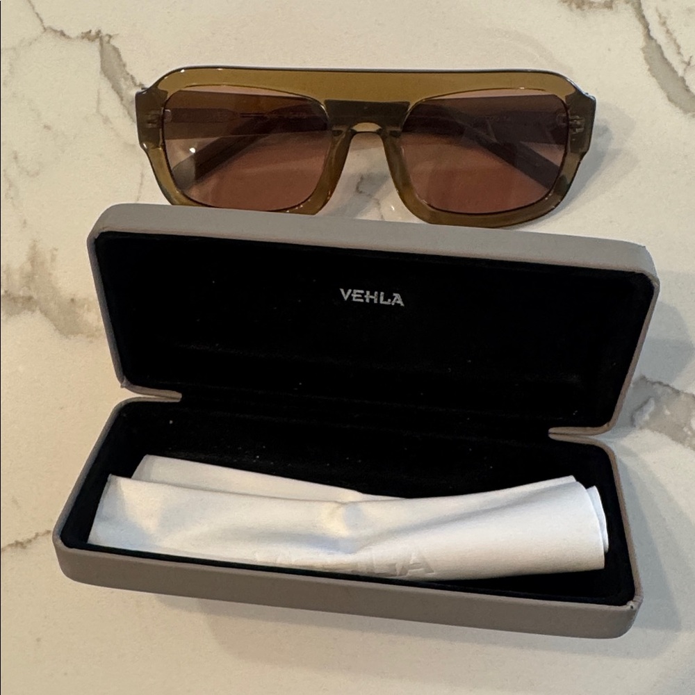 VEHLA Amber Brown Rectangular Sunglasses - Picture 5 of 6